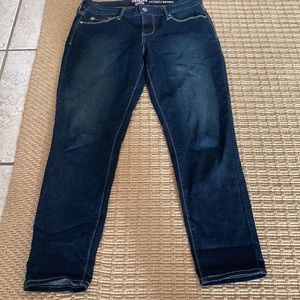 Levi’s Denizan straight leg skinny jeans. 28W 30L